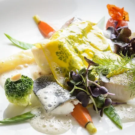 فندق Domaine De La Foret ريميش