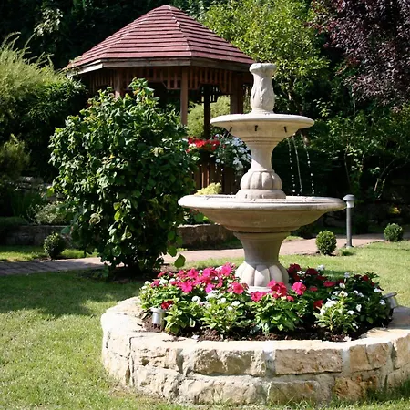 Szálloda Domaine De La Foret 4*