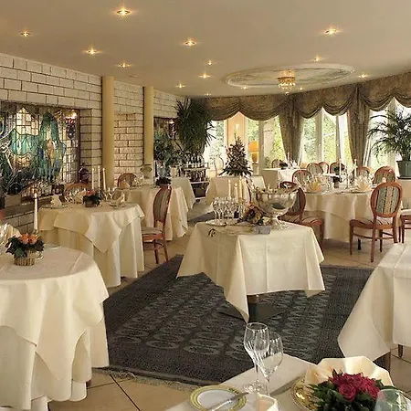 Domaine De La Foret فندق