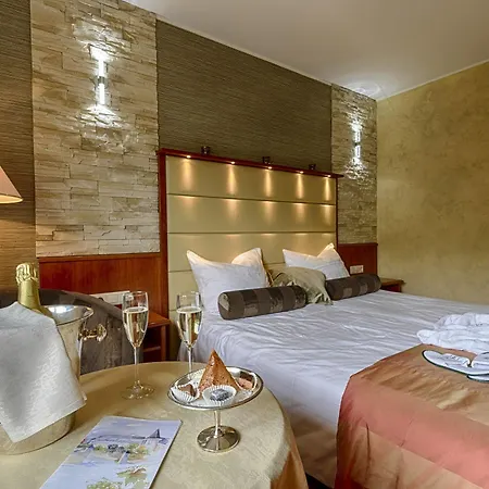 فندق Domaine De La Foret ريميش