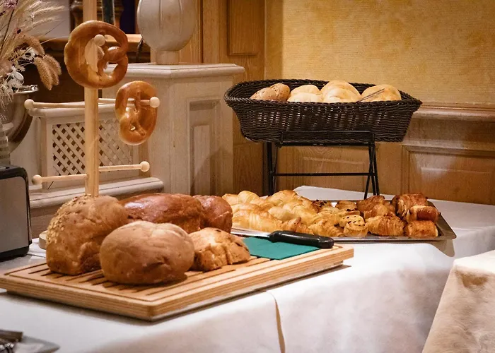 Domaine De La Forêt Hotel 4*