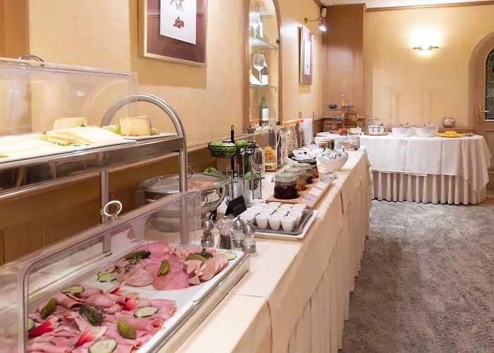 Domaine De La Forêt Hotel 4*