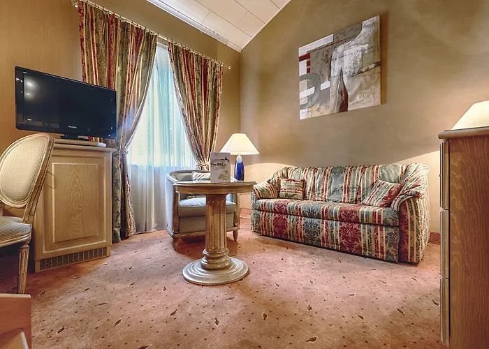 Domaine De La Forêt Hotel 4*