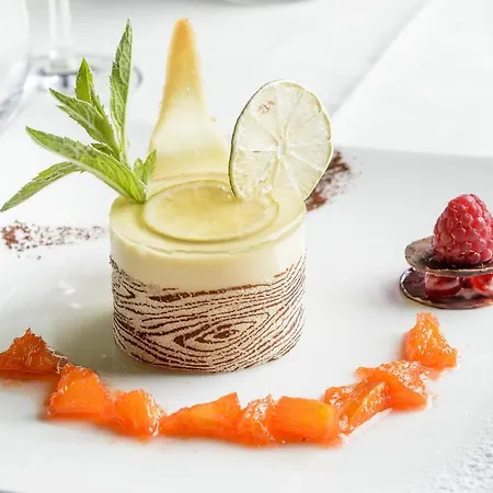 Domaine De La Foret מלון