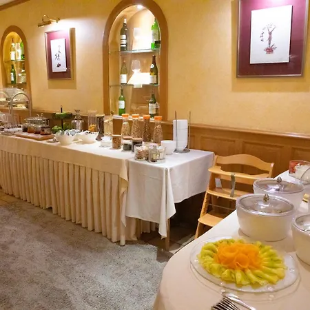 מלון Domaine De La Foret 4*