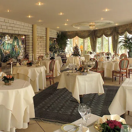 מלון Domaine De La Foret 4*