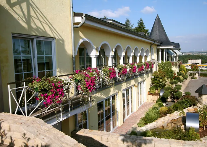 Domaine De La Forêt Hotel 4*